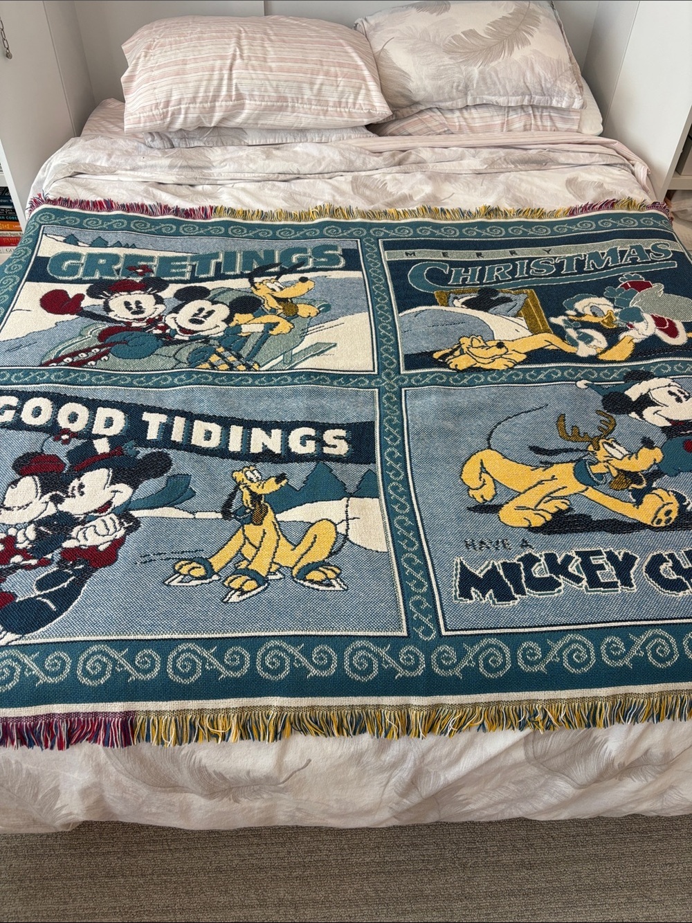 Vintage Disney Goodwin Weavers Holiday tapestry throw blanket Mickey & Friends